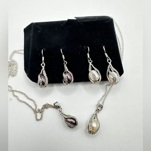 You get 2, 18kt GP, genuine black/white pearl earring and necklace double set!! - Picture 2 of 15